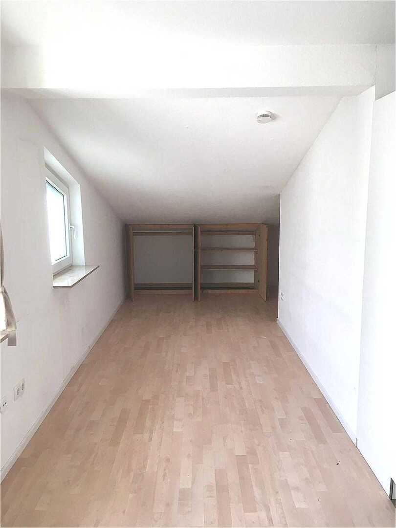 Charmante 1 Zimmer DG Wohnung in zentraler Lage