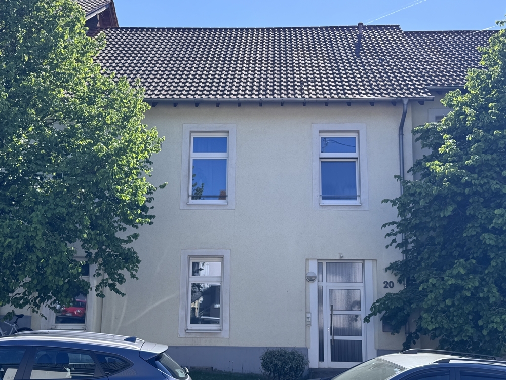 Schwalbach-Elm: Separate EG-Wohneinheit als ETW mit 2 Zimmern, Küche, Bad und Vorgarten