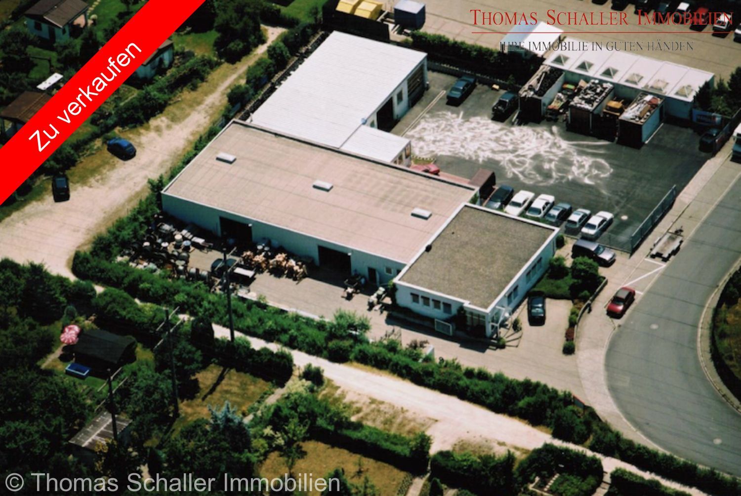 Repräsentative Gewerbeeinheit mit Büros und großen Lager- /Produktionhallen in Schwaig/ Nürnberg