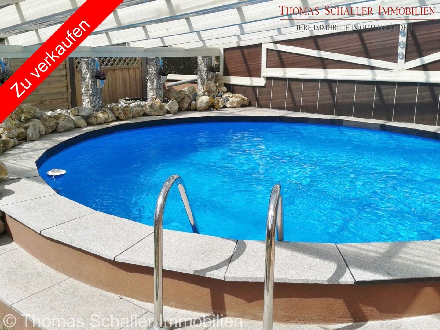 Schöne Doppelhaushälfte als private Wellnessoase – mit Pool, Werkstatt, Carport und Garten