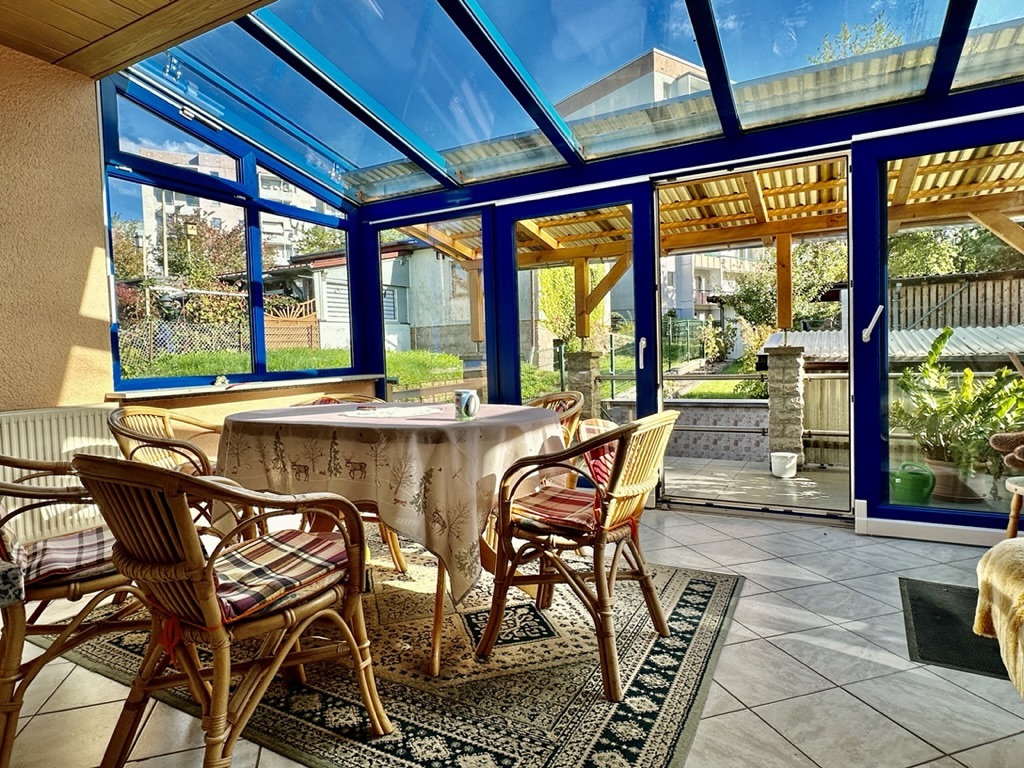 Raumwunder mit Wintergarten  und 2 Garagen - ideal für die Familie
Zentral und ruhig gelegen -  Immobilie in Schmalkalden