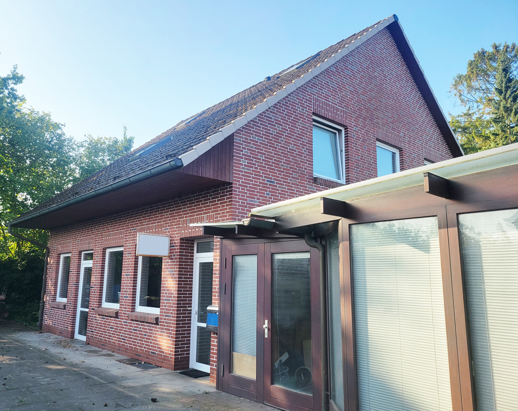 Ab sofort mit deutlicher Preisreduzierung
Wohn-/Gewerbe Immobilie auf großem Grundstück