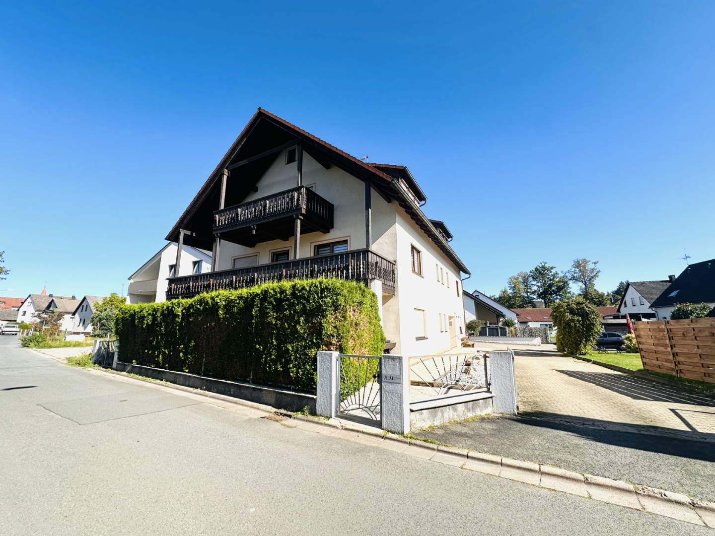 Wohntraum mit zwei Einheiten - Ihr neues Domizil in Röttenbach