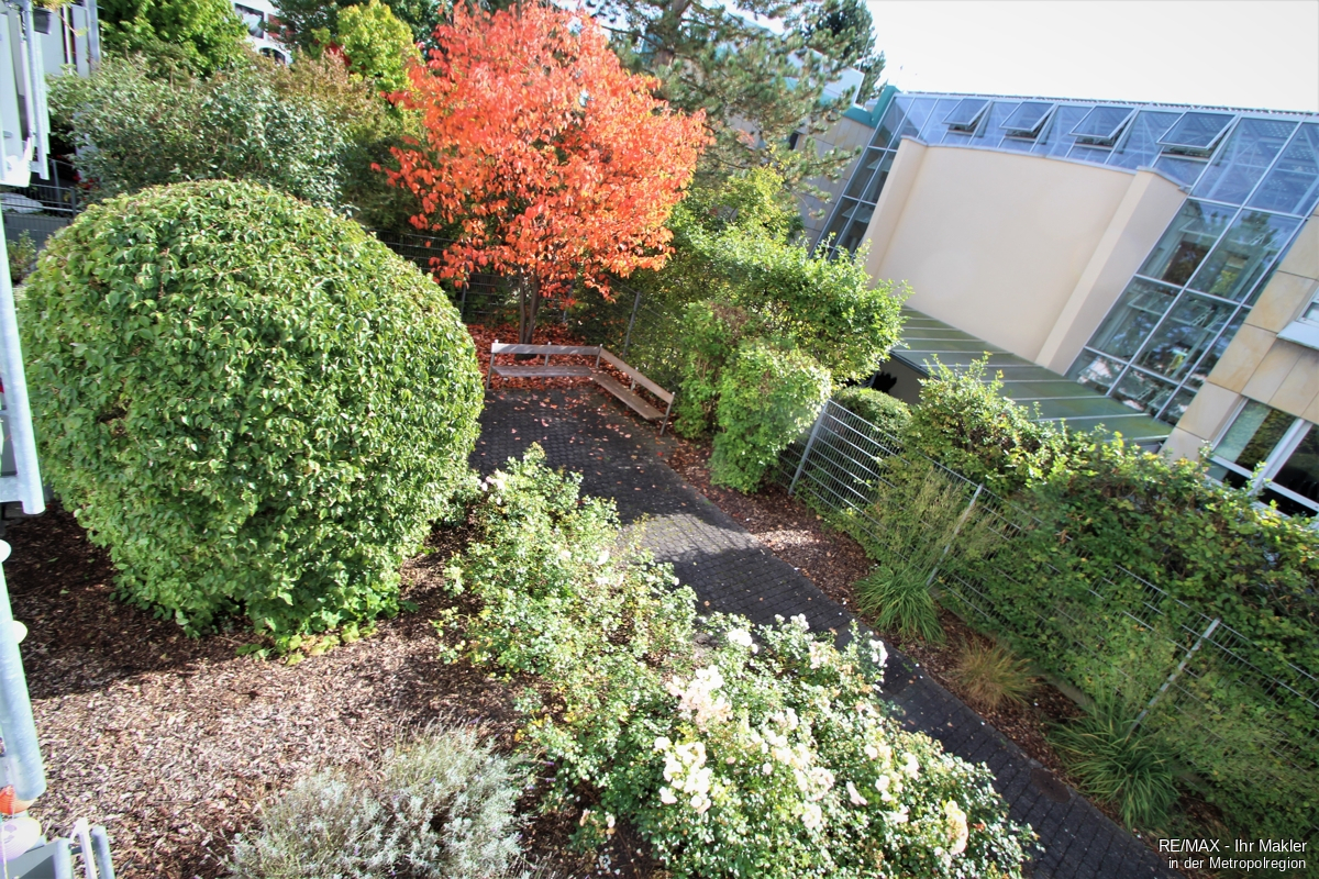 Moderne Wohnung mit neuer EBK und schönem Balkonblick