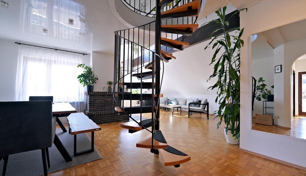 Ein Ort zum Ankommen – stilvolle Galerie, zentrumsnah im Grünen! Herzlich Willkommen!