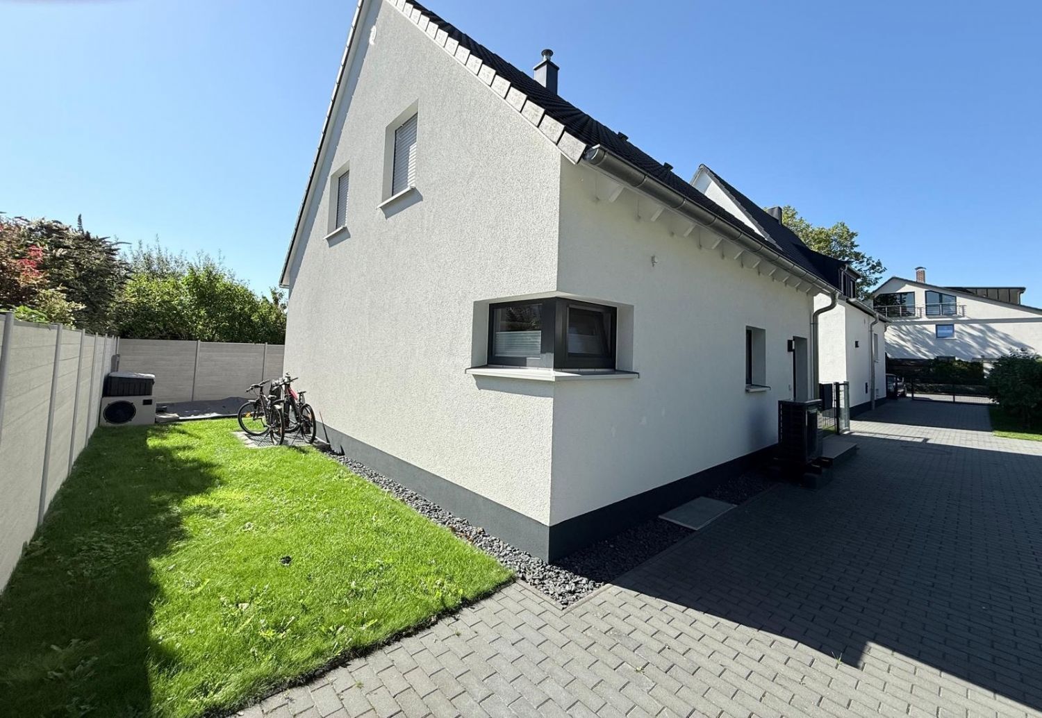 Freistehendes Einfamilienhaus mit Außenpool in Fürth-Poppenreuth