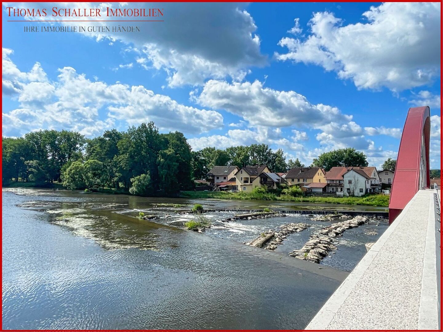 Direkt am Fluss. Mitten in der Stadt.