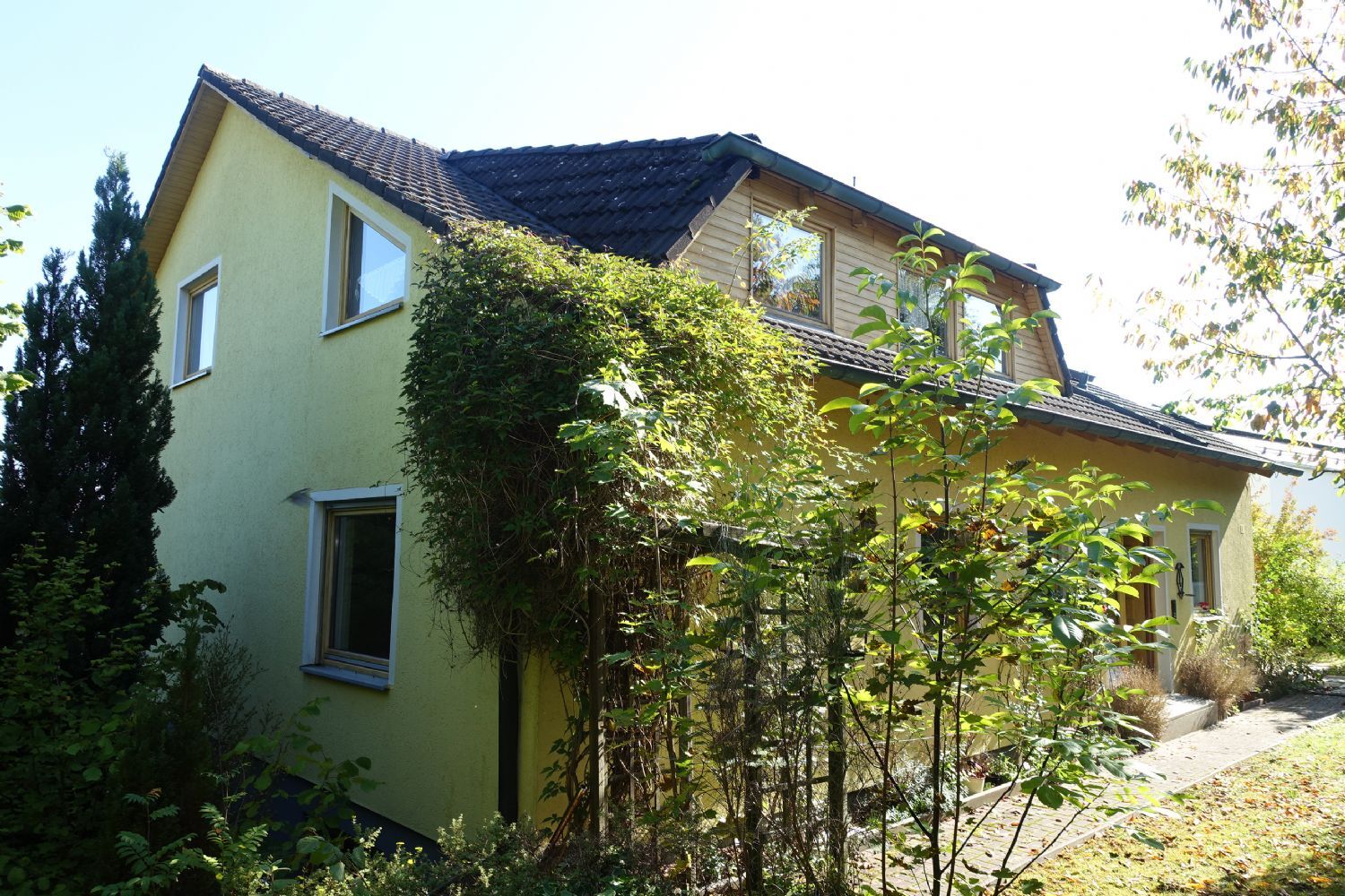 Ein-/ Zweifamilienhaus in Hanglage mit Garage, Terrasse, Balkon, Loggia, EBK in Velburg bei Neumarkt