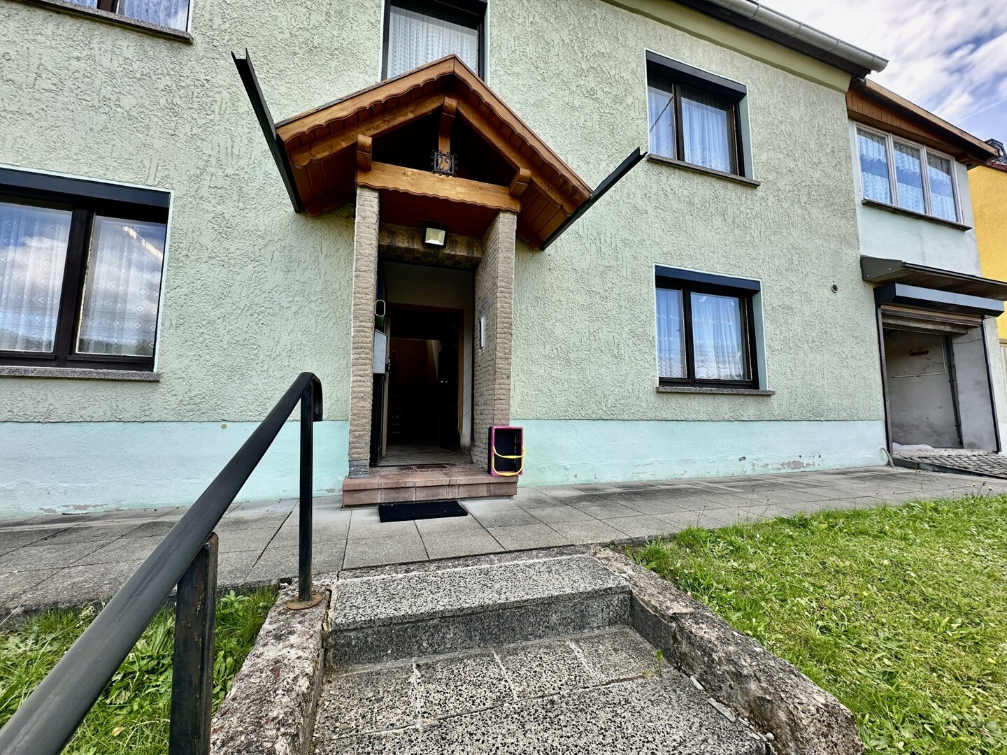 Familien aufgepasst !Traumlage trifft Wohnfreiheit - Haus mit Garten, Garage und Wintergarten in Steinbach - Hallenberg