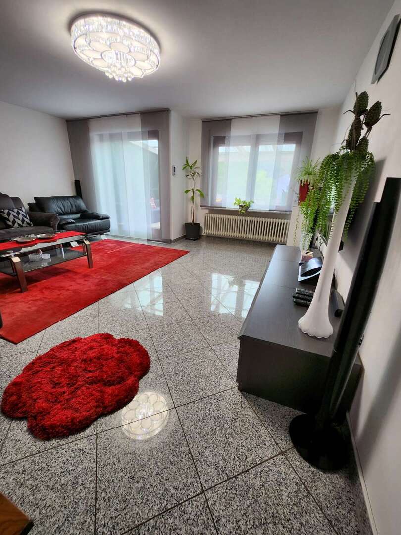 Hochwertig ausgestattetes, stilvolles Reihenmittelhaus in Dettingen an der Erms (Buchhalde)