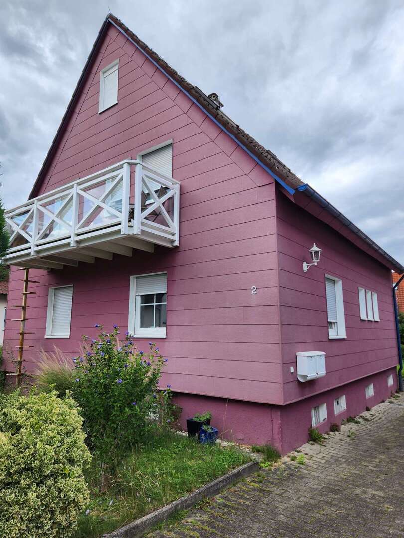 Zweifamilienhaus im skandinavischen Stil mit großem Grundstück  sowie Anbaupotential