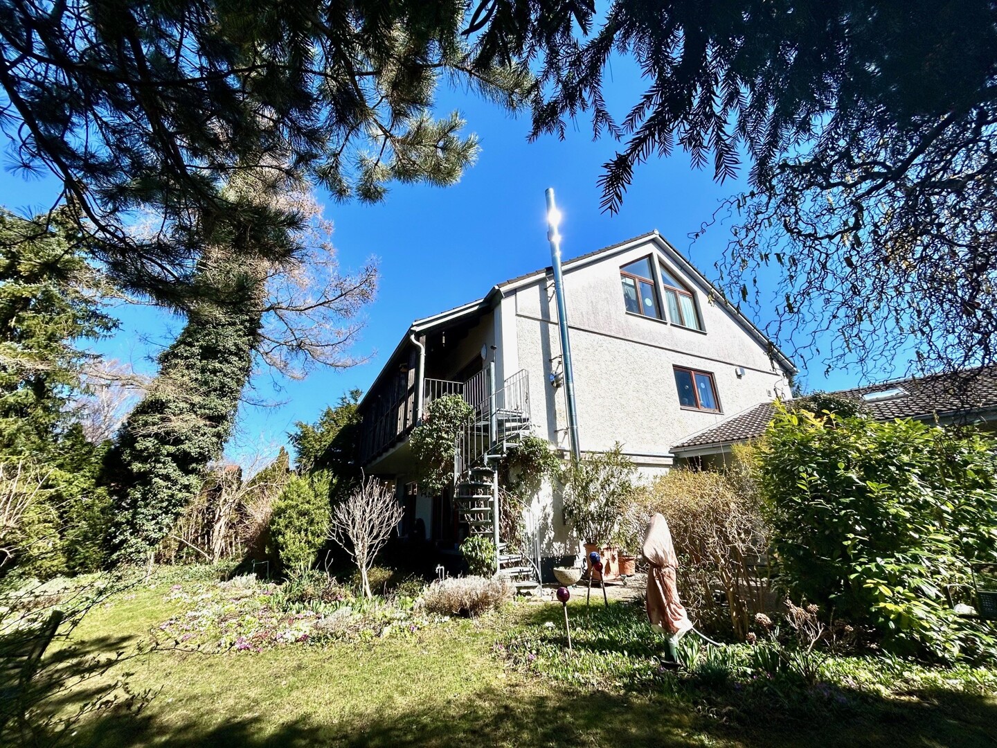 Außergewöhnliches Mehrgenerationenhaus (DHH) für Wohnen und Arbeiten!