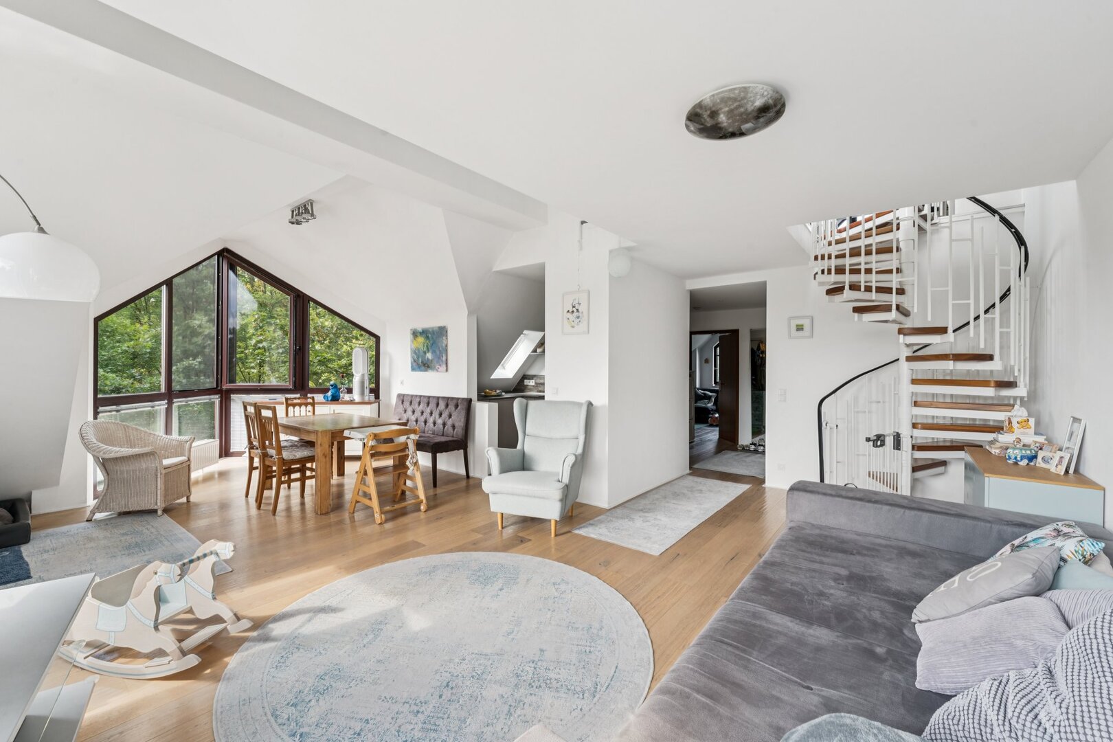 Wunderschöne Maisonettewohnung mit großer Balkonterrasse in Grafenberg