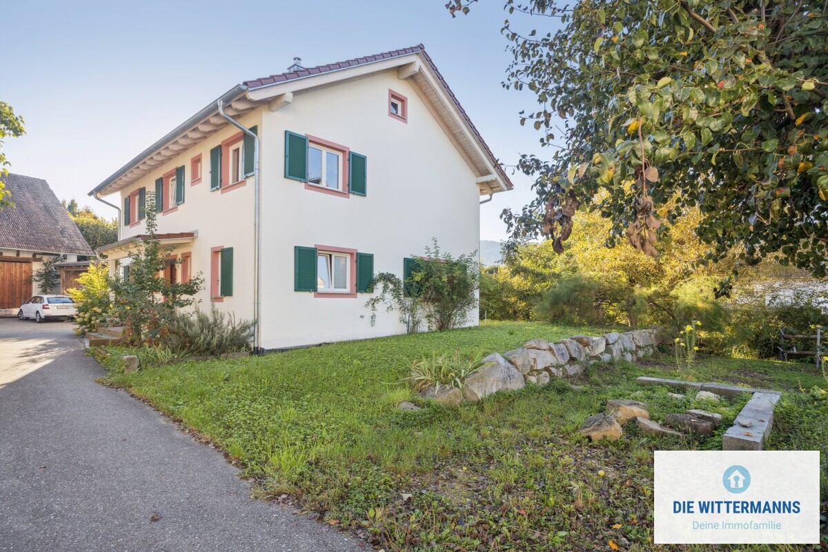 EFH mit Nebengebäuden und großem Grundstück