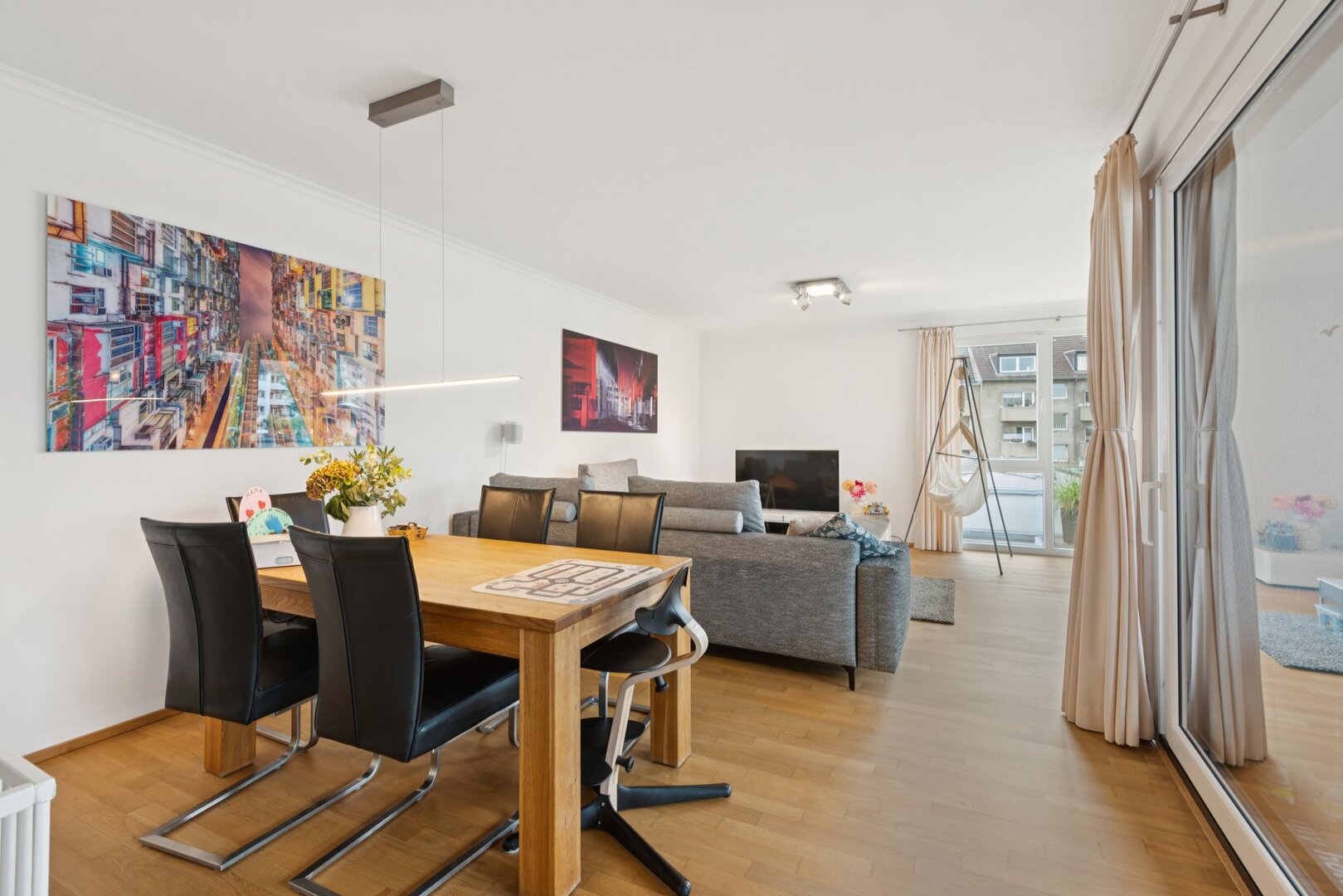 Moderne Stadtwohnung mit Balkon zum Innenhof