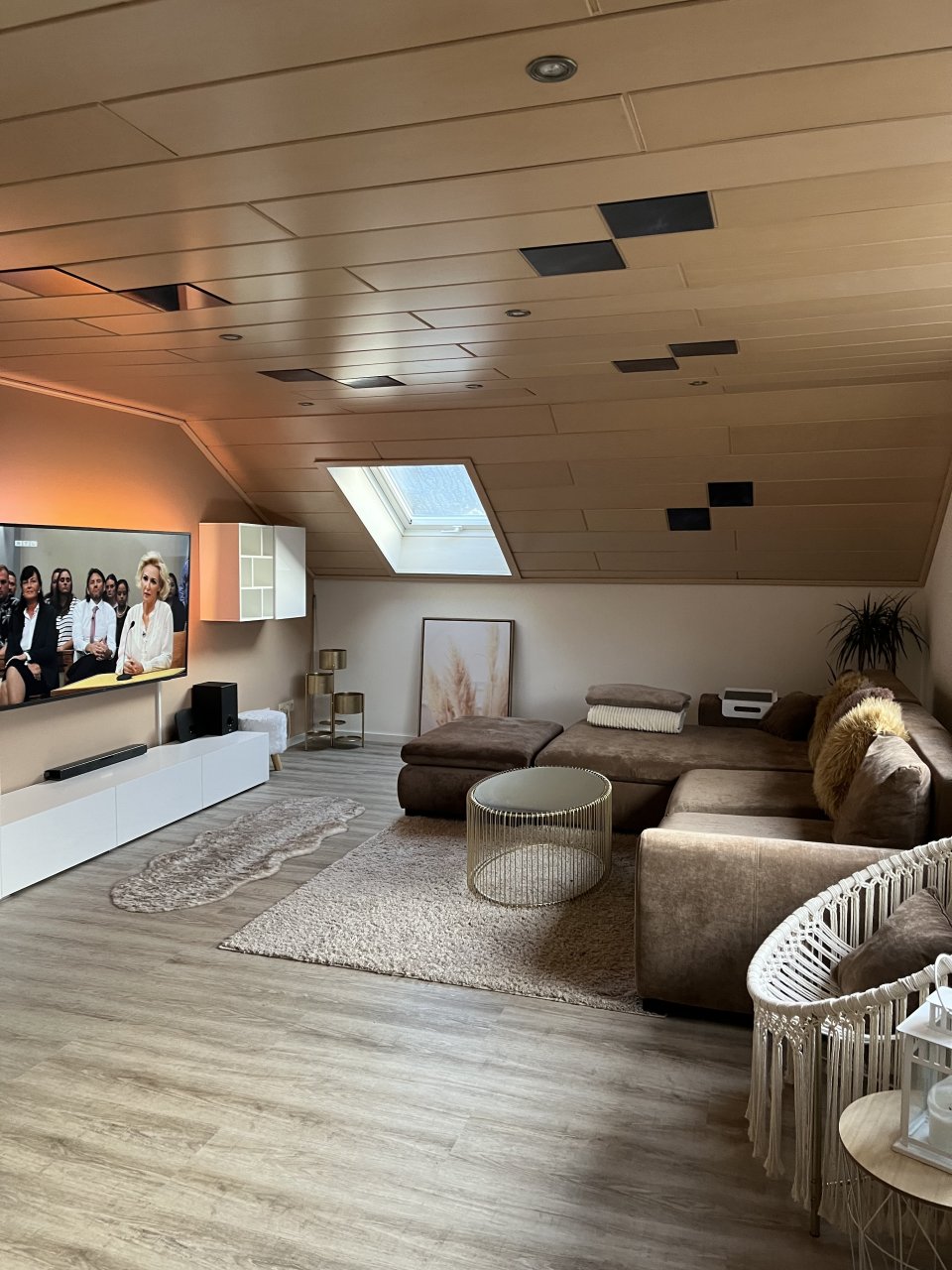 Aidlingen: Top gepflegte 3-Zimmer-DG Wohnung 