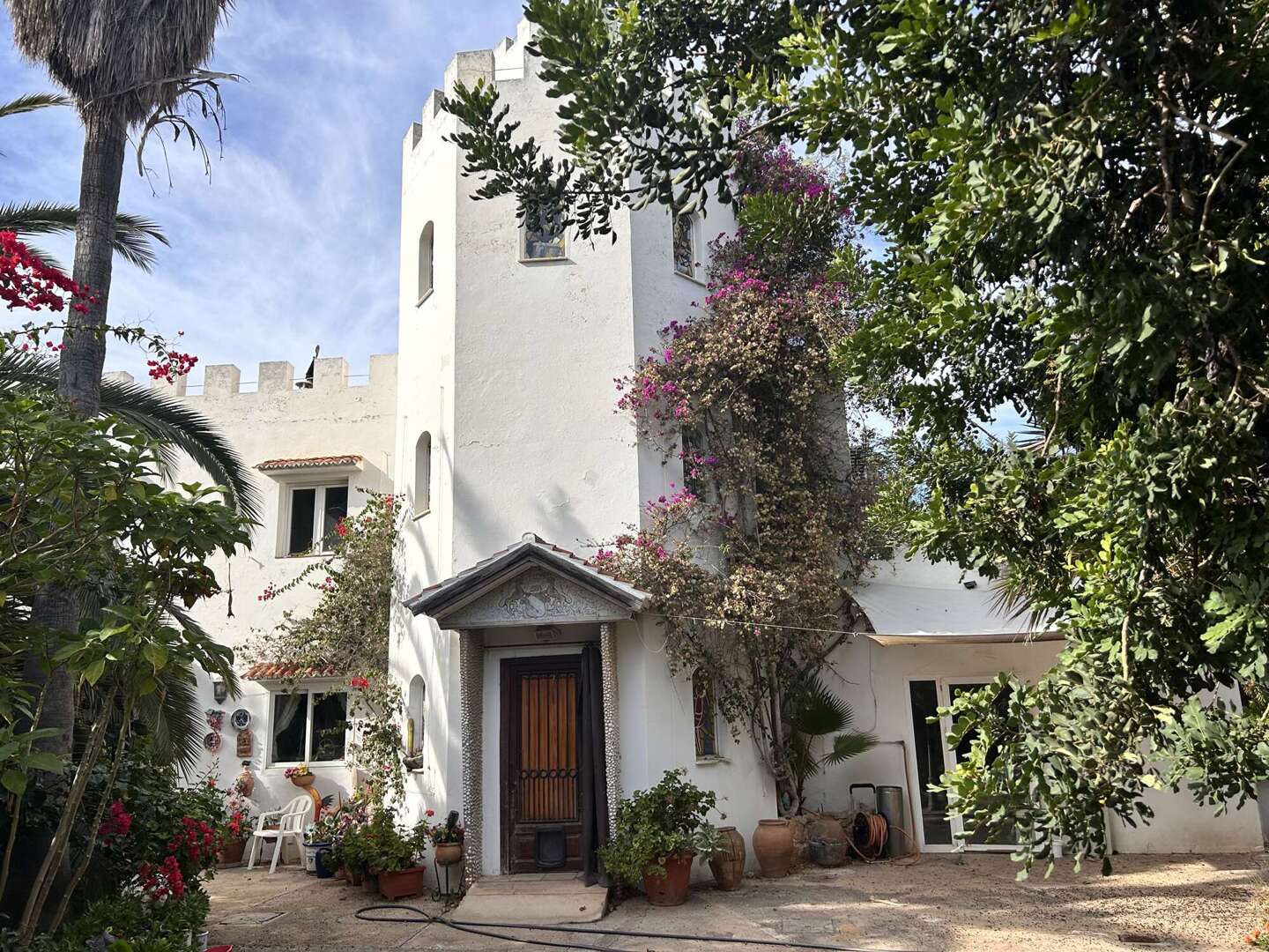 Großes Grundstück mit außergewöhnlichem Wohnhaus und Gewerbegebäude Obj.Nr.9043