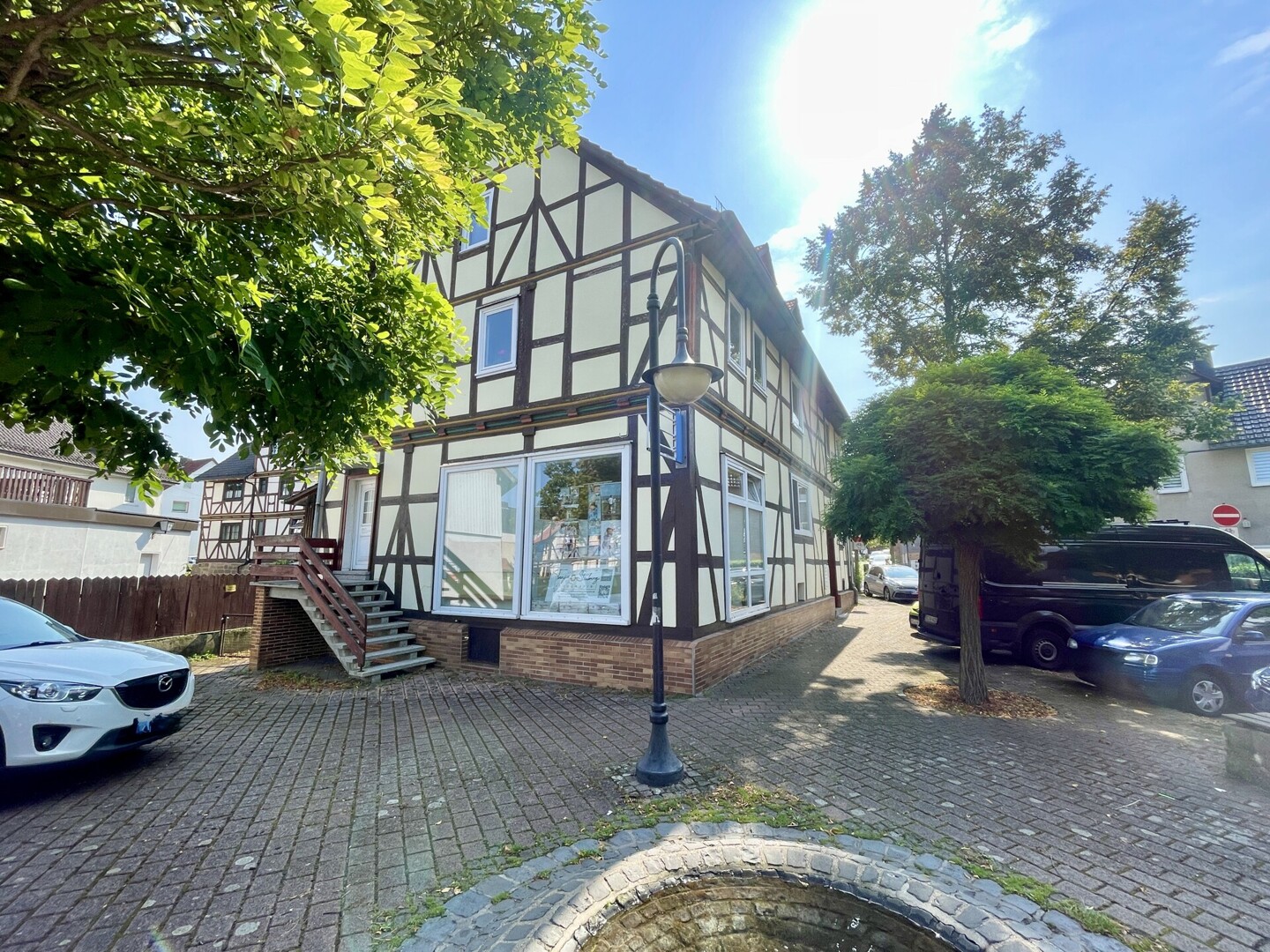 Attraktive Steuervorteile möglich:
Wohn- und Geschäftshaus zentral in Großenritte!