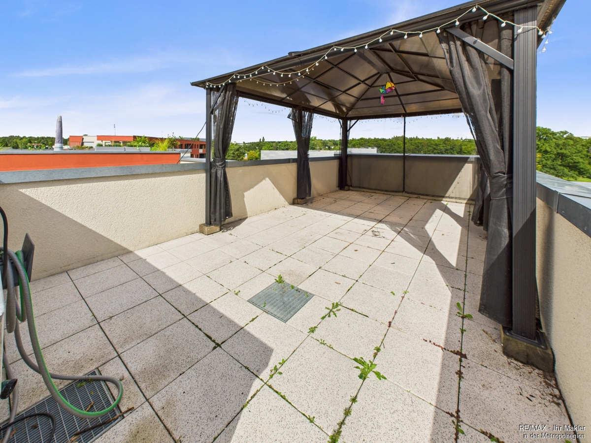 Große komfort Wohnung mit EBK und eigener ca. 25m² großer Dachterrasse