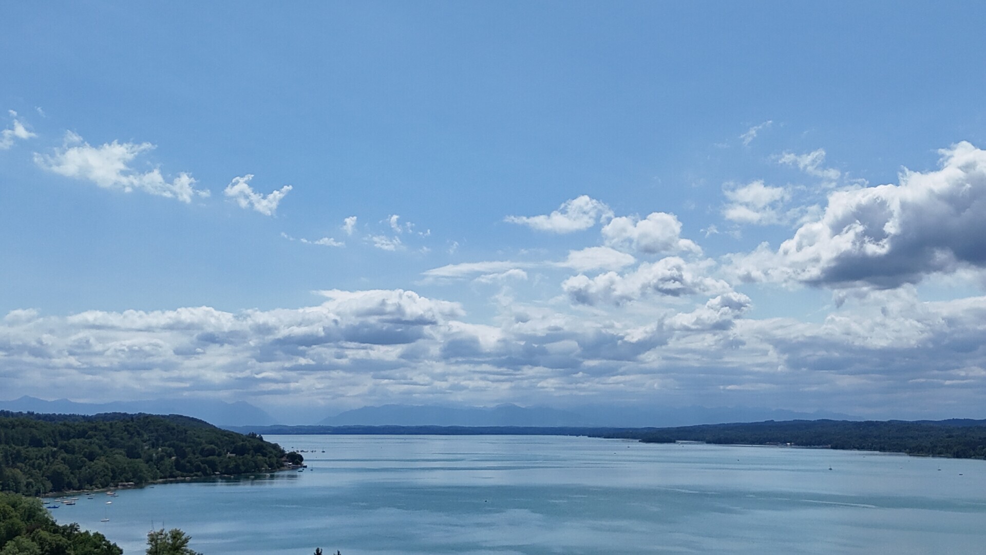 Exklusive Lage am Starnberger See – Anwesen mit direktem Seezugang und flexiblen Bebauungsmöglichkeiten