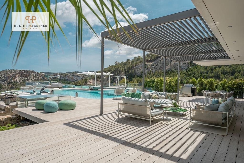 State-of-the-Art Luxusvilla mit Meerblick, Spa, Gästehaus & Helikopterlandeplatz in Son Vida