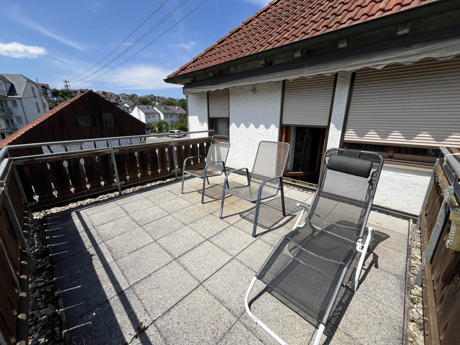 Aidlingen: Sehr gepflegtes EFH mit Garten und 2 Garagen 