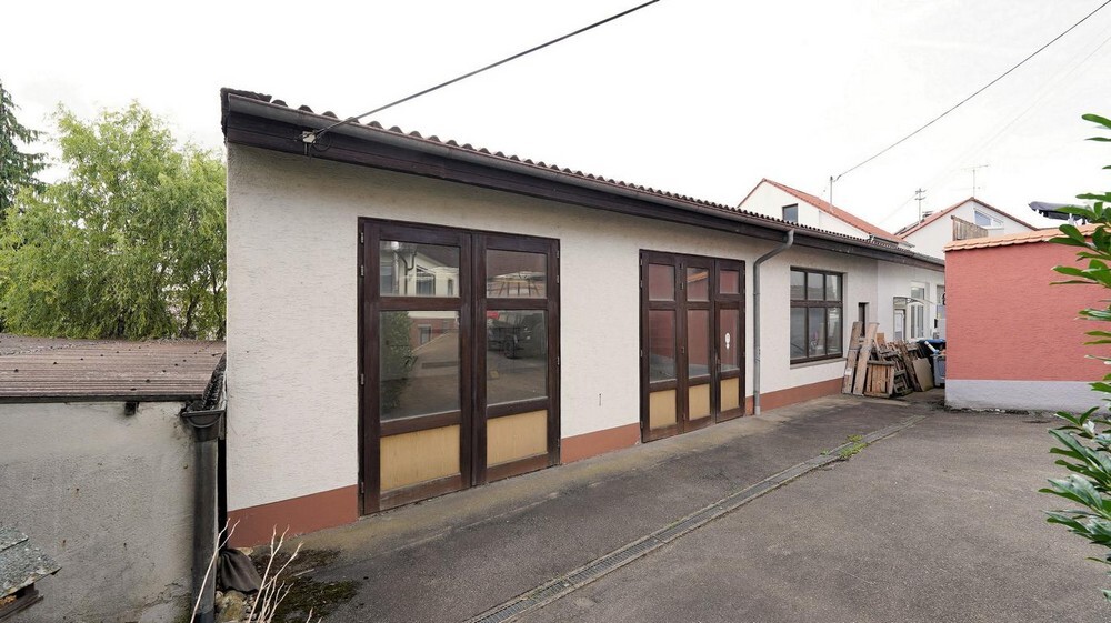 Leben, Arbeiten, Wohlfühlen – Ihr Zuhause mit eigener Werkstatthalle in Heilbronn-Kirchhausen!