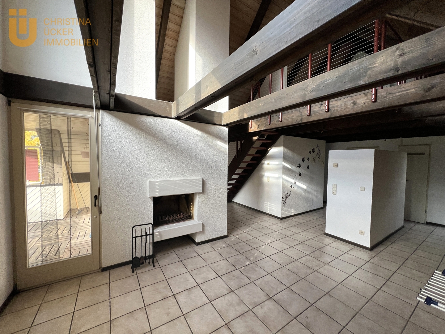 Charmante 3 Zimmer Maisonettewohnung mit Kamin, Loggia und TG-Stellplatz in Rodgau Rollwald