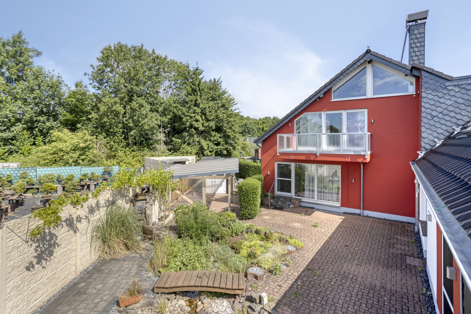 Top ausgestattetes Ein-/Zweifamilienhaus in verkehrsgünstiger Lage