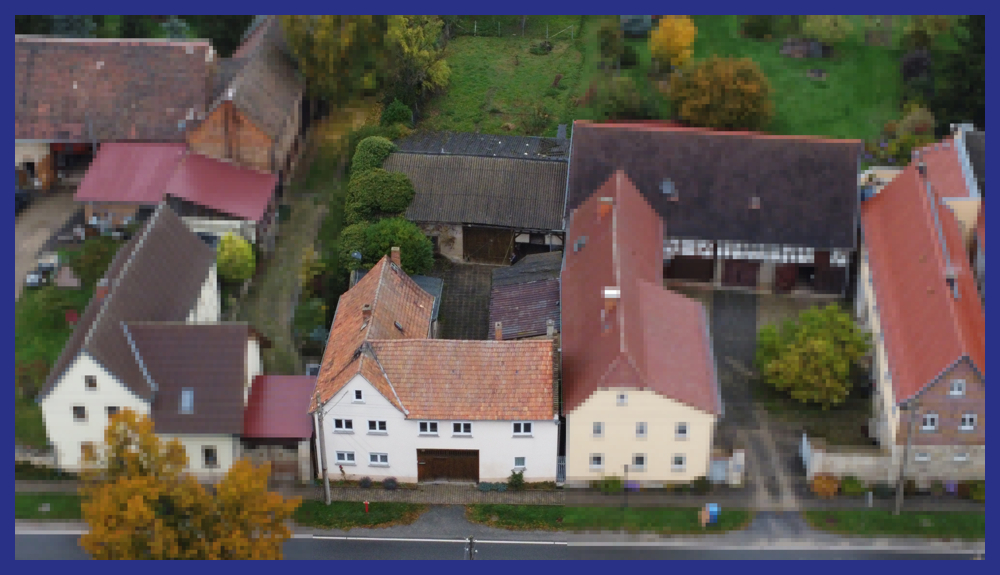 Bauernhof mit Garten und Scheune