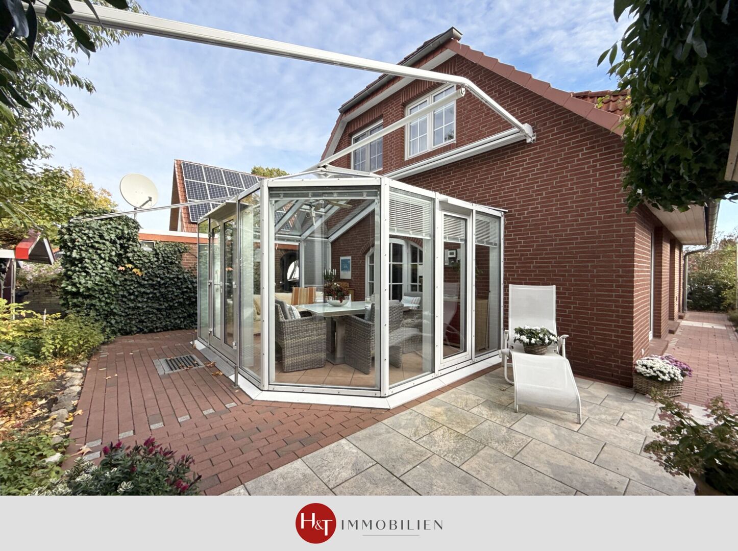 Zuhause ankommen: Gemütliches, modernes Einfamilienhaus mit Carport