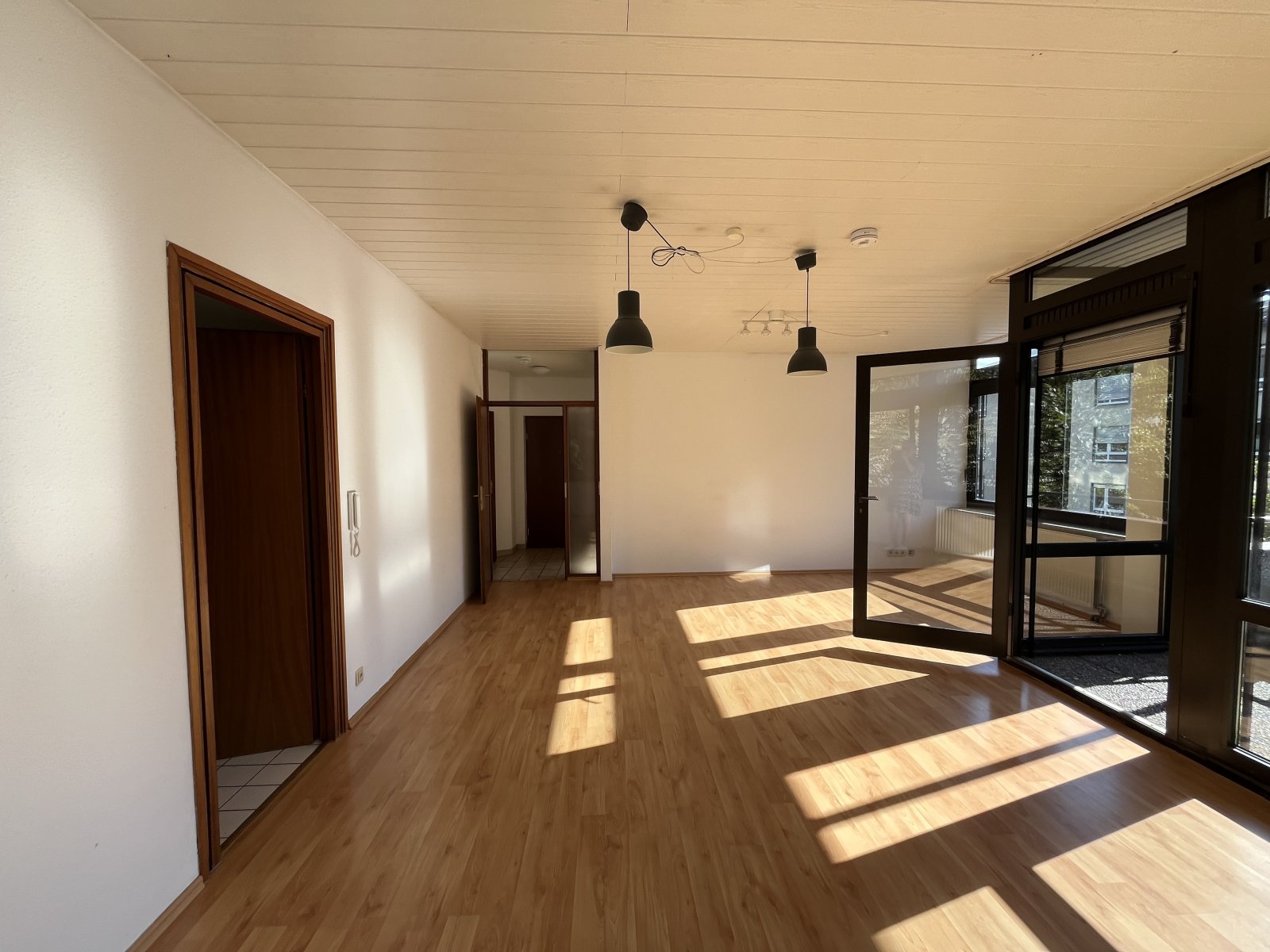 Mitten in Feuerbach: 2-ZW mit Aufzug und sonnigem Balkon