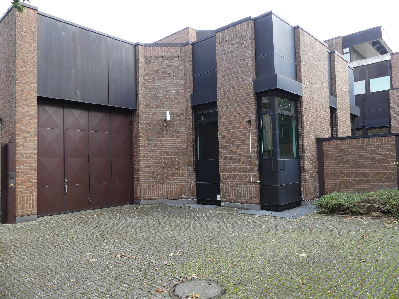 # ca.80qm Büro mit bis zu 180qm Ausstellungs-/Lagerflächen in Wesel Citynah ##