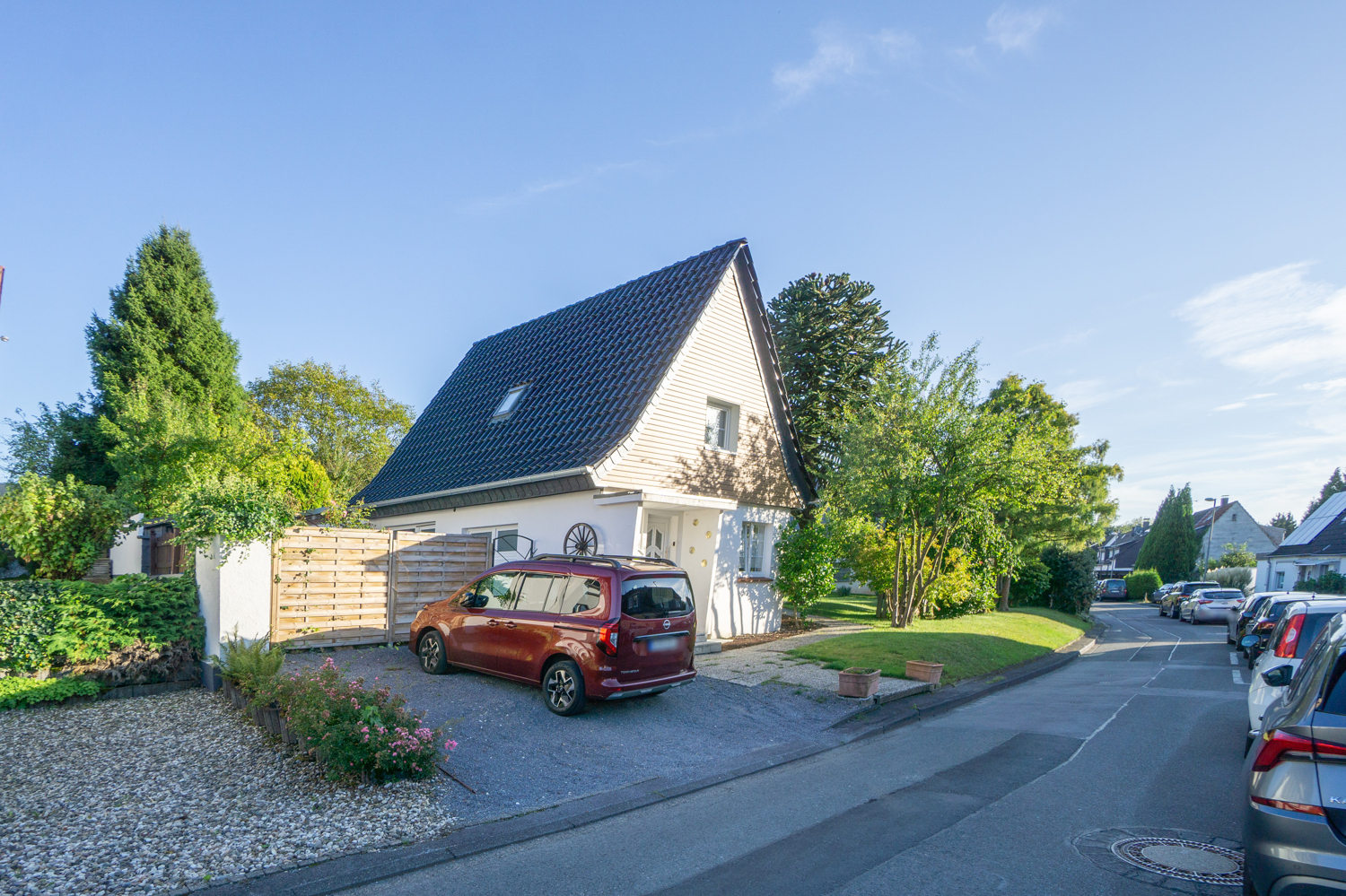 Umfangreich modernisiert auf einem Traumgrundstück in Westhausen