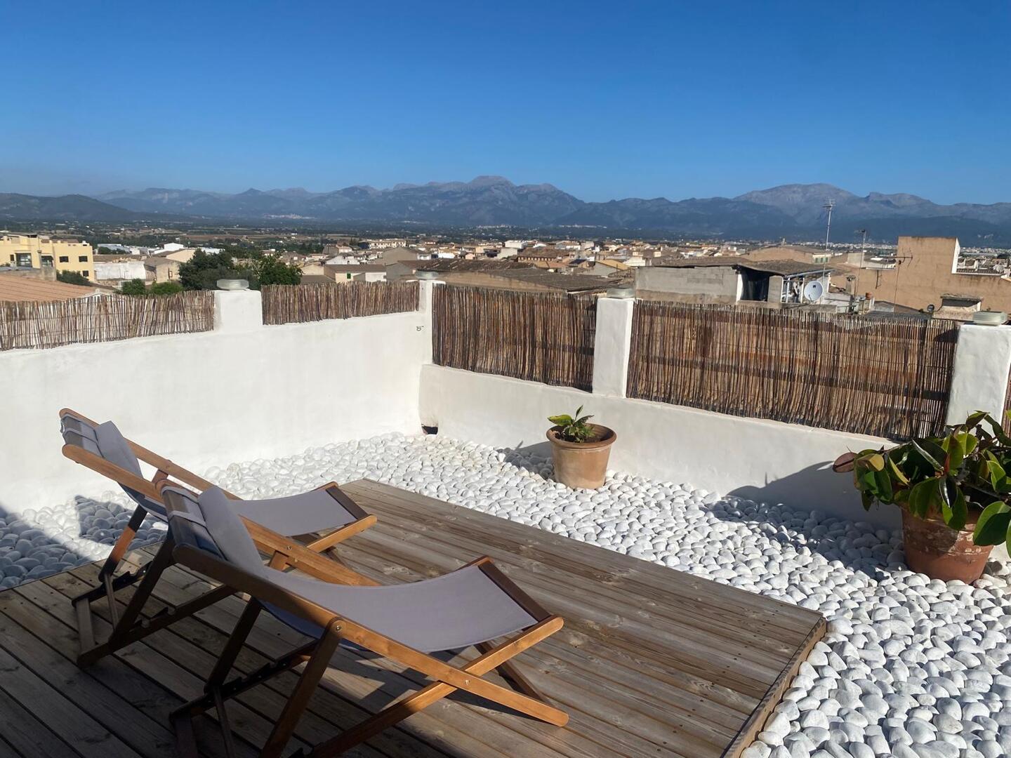 Schöne Dachgeschosswohnung in Muro zur Langzeitmiete. / Obj. 9117