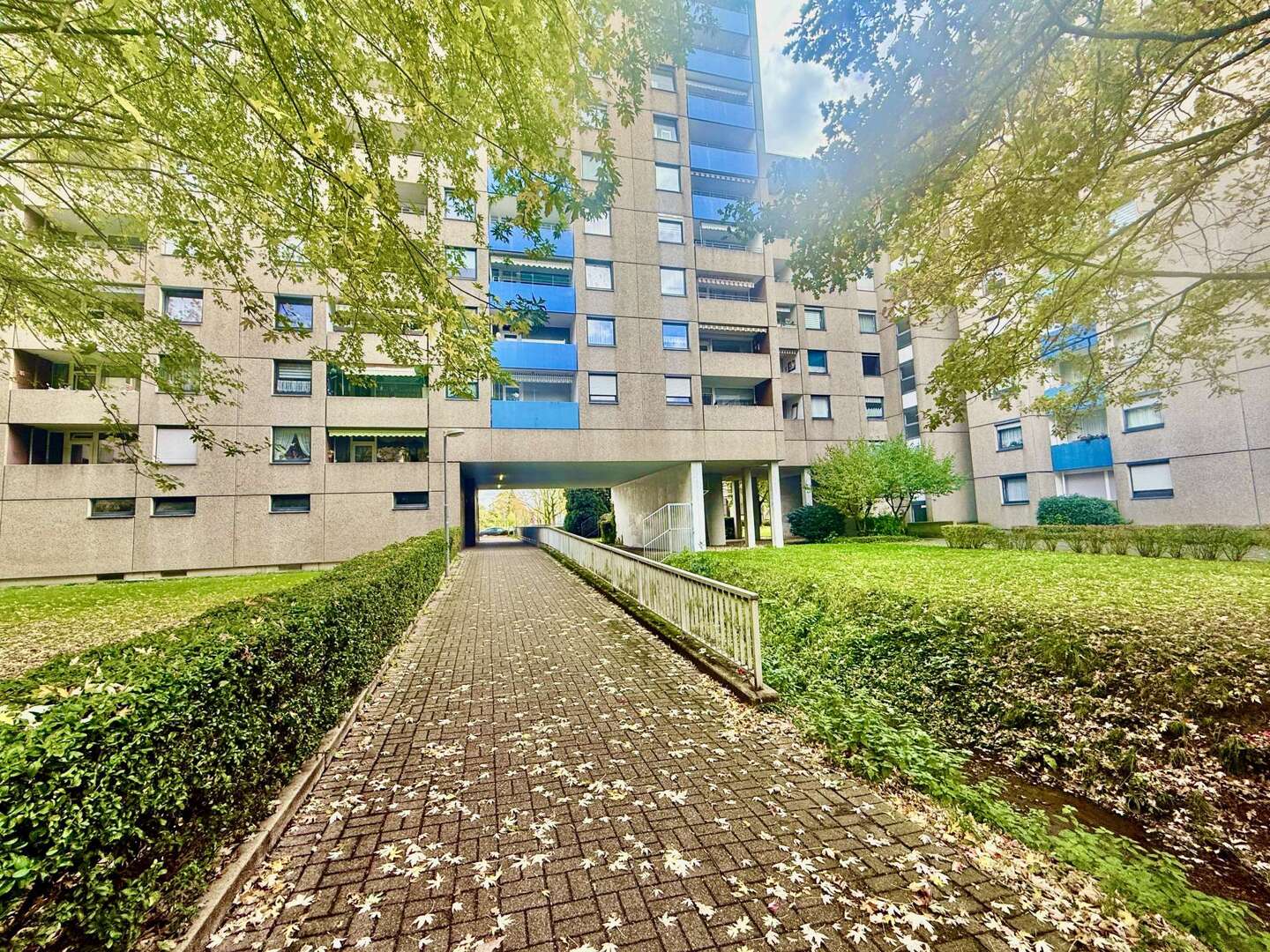 Vermietete 2-Zimmer-Wohnung mit Loggia und Tiefgaragenstellplatz