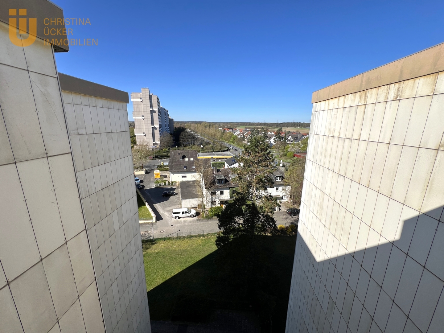 Über den Dächern: 2-Zi.-Wohnung mit Weitblick, 2 KFZ-Stellplätze - Nieder-Roden