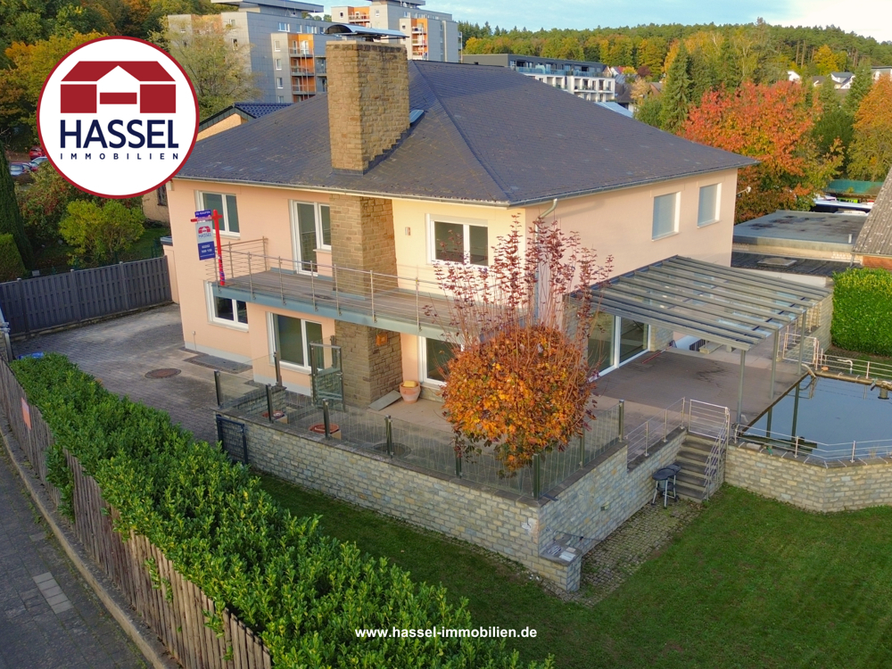 Großzügiges Einfamilienhaus mit privatem Wellnessparadies. 
Leben mit Niveau, Eleganz & viel Platz