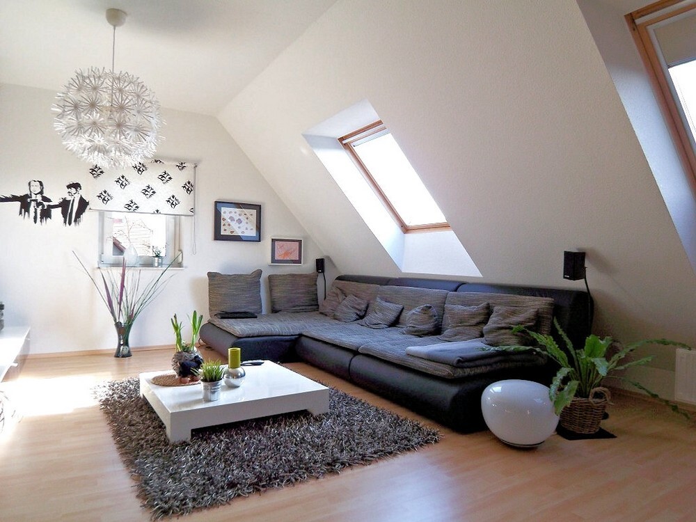 Charmante Dachwohnung zum Wohlfühlen – einziehen und genießen!
