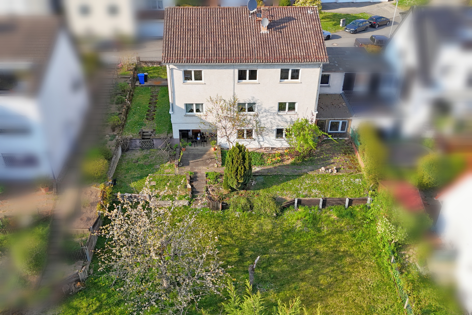 Mehrfamilienhaus mit Bauplatz in Ruppertshain