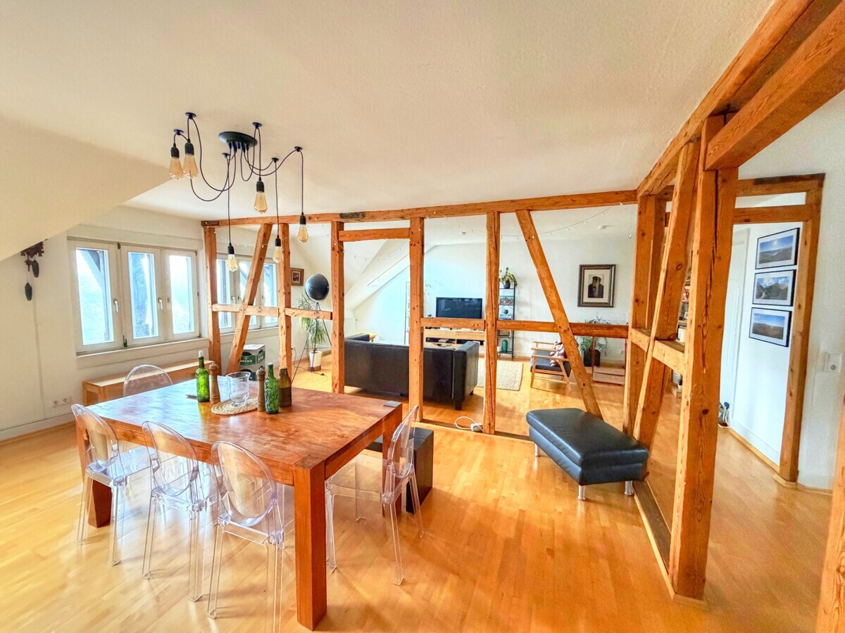 Großzügige Dachgeschosswohnung in ausgezeichneter Lage