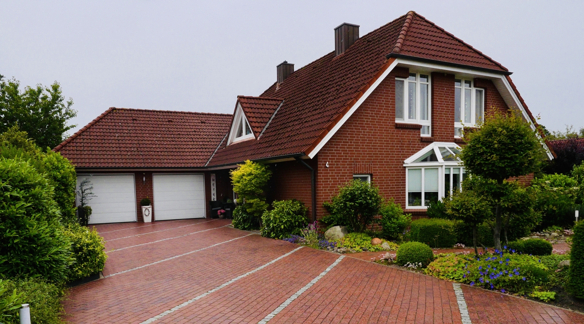 Energieeffizientes Haus mit Wärmepumpe & Solaranlage