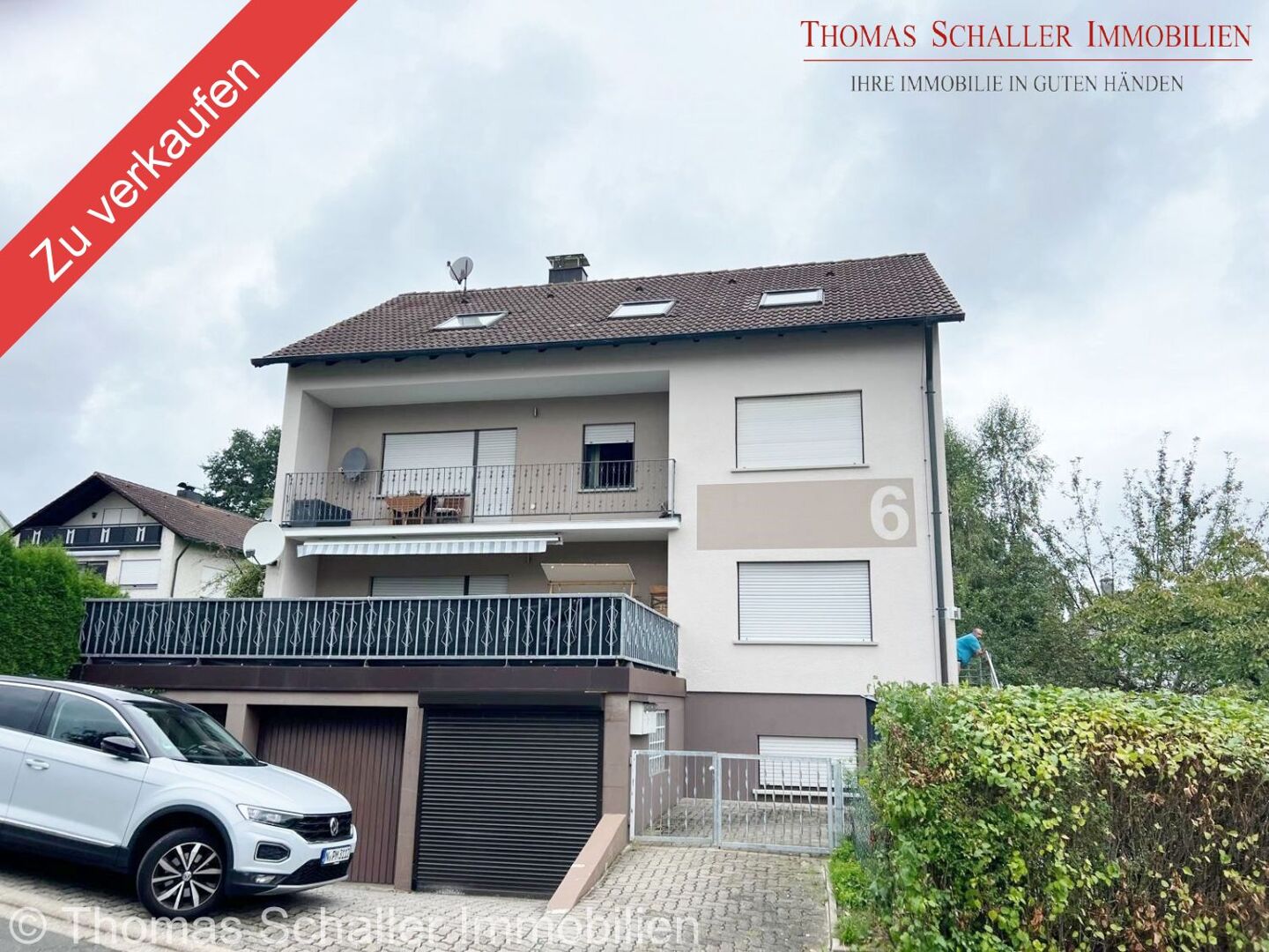 Charmante Dachgeschosswohnung mit Weitblick in ruhiger Lage