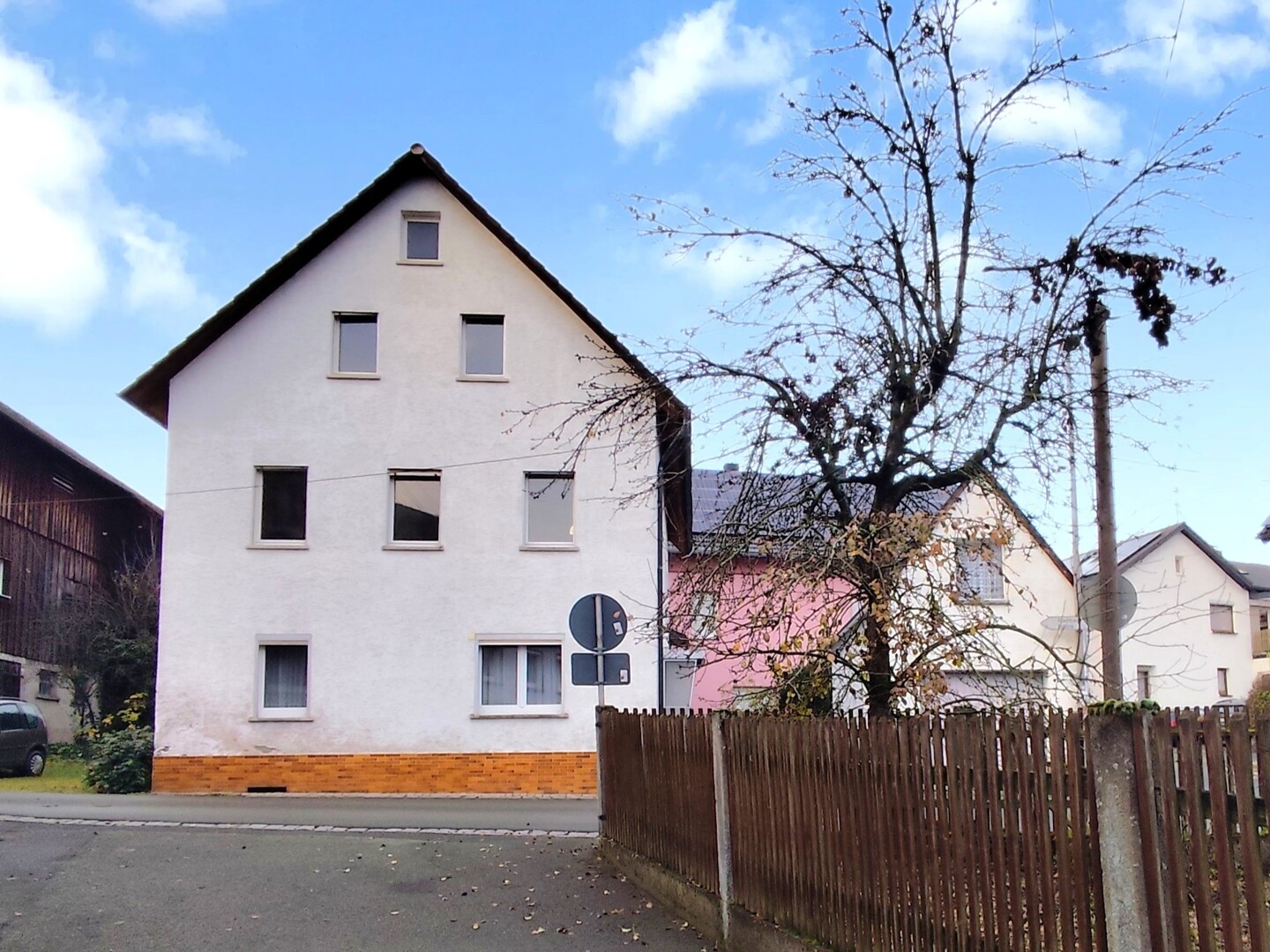 Sanierungsbedürftiges Zweifamilienhaus in 95362 Kupferberg!