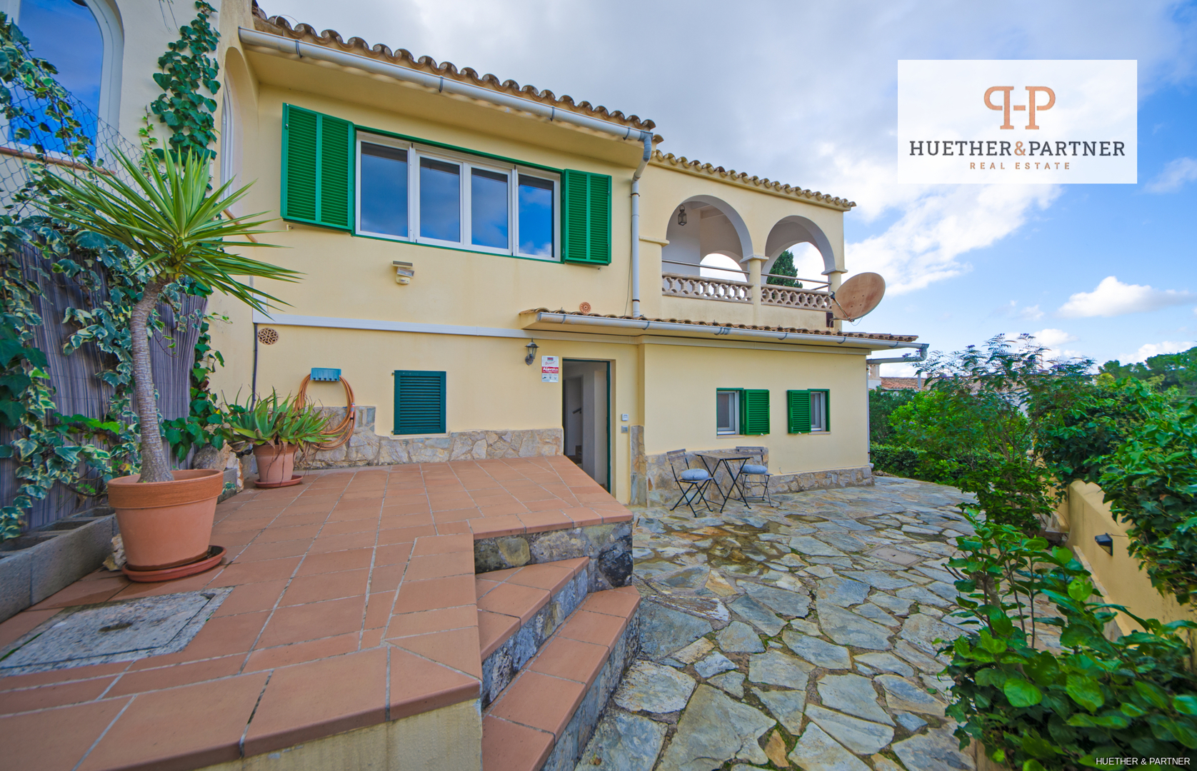 Charmante Doppelhaushälfte in Cala Romantica – mit Terrasse, Garten und Meerfernblick