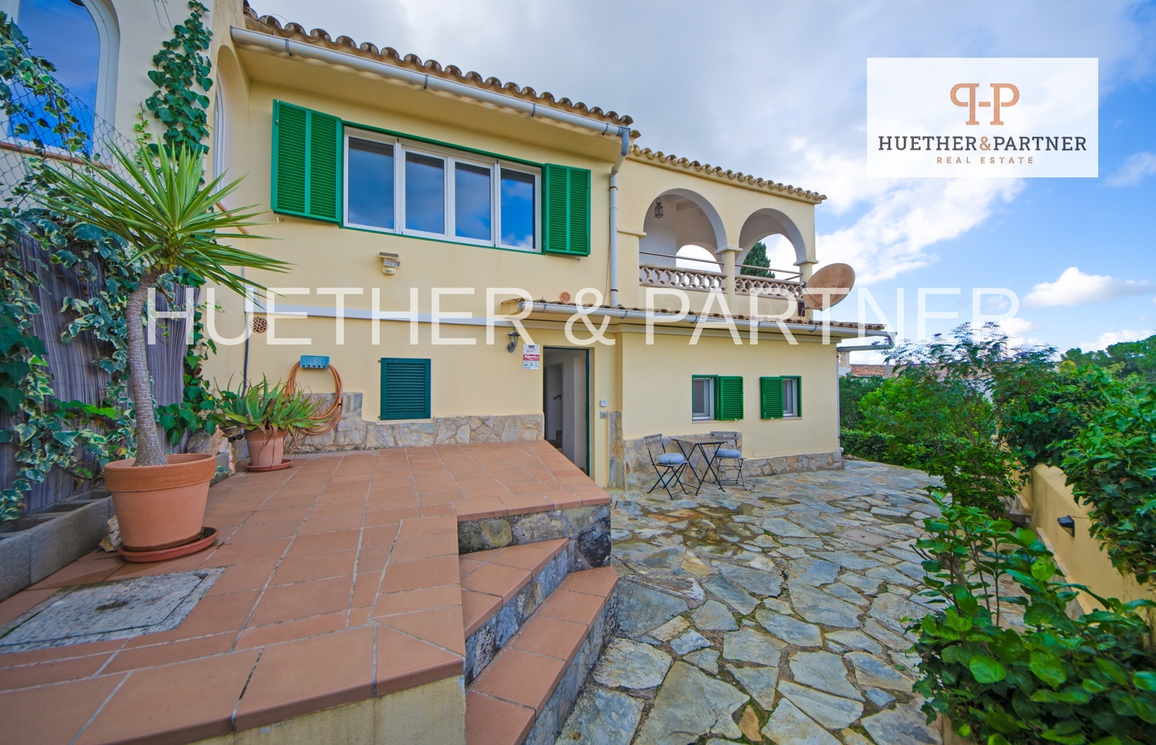 Charmante Doppelhaushälfte in Cala Romantica – mit Terrasse, Garten und Meerfernblick