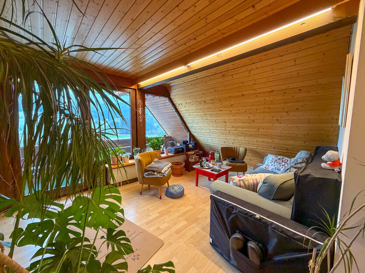 2 Zimmer DG - Wohnung in Klosterreichenbach