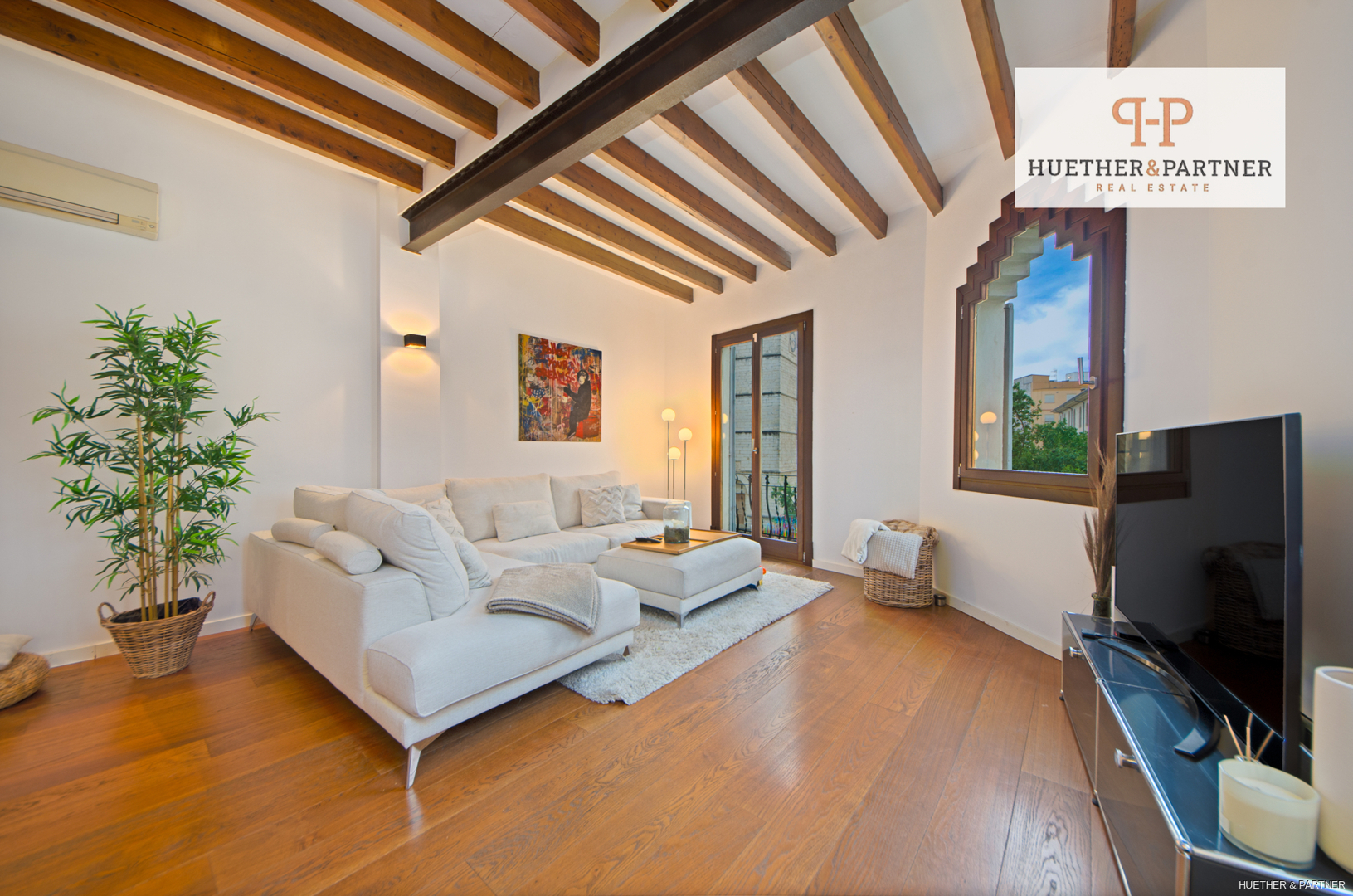 Stilvoll renoviertes Dachgeschoss mit Panoramablick im Herzen von Inca