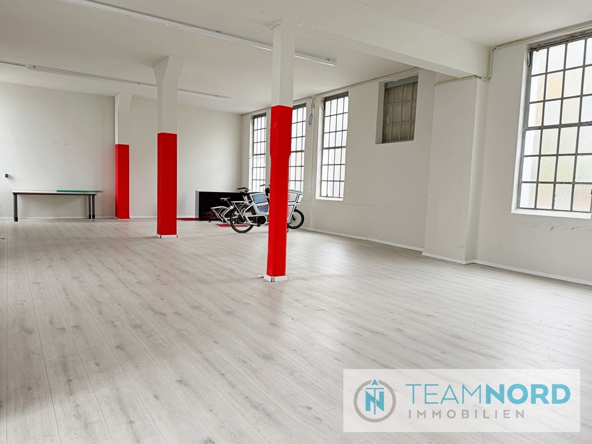 Gewerbehalle mit Sektionaltor – flexibel nutzbar für Handwerk und Lager