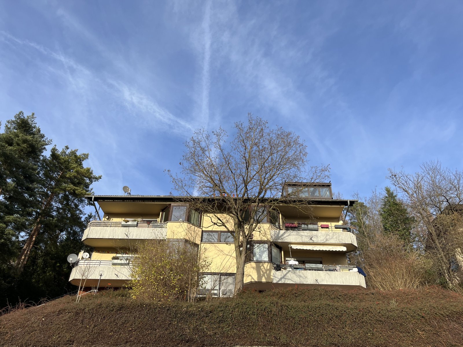 Aidl.-Deufringen: 3-ZW mit Fernblick und 2 Carports